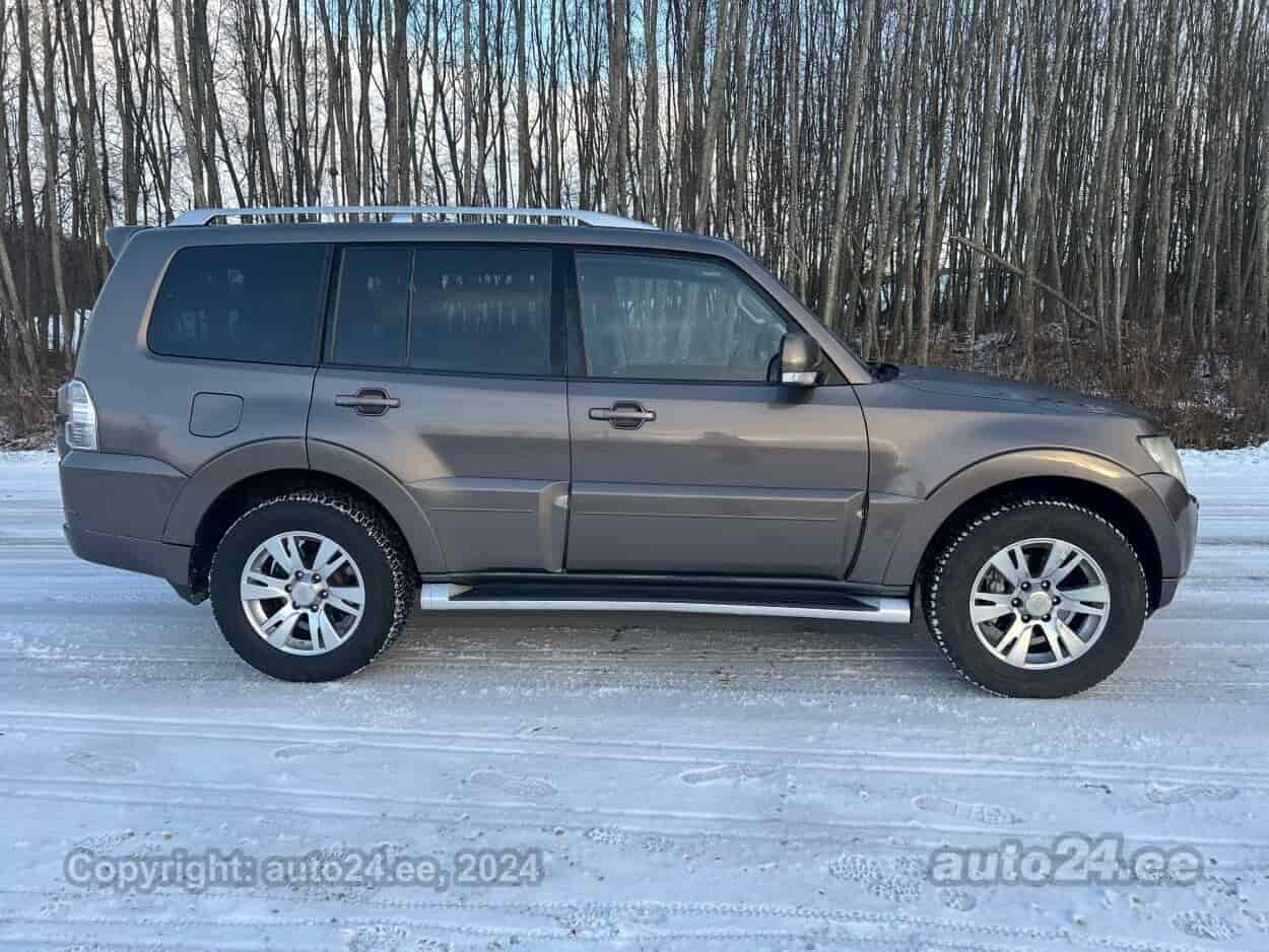 MITSUBISHI PAJERO