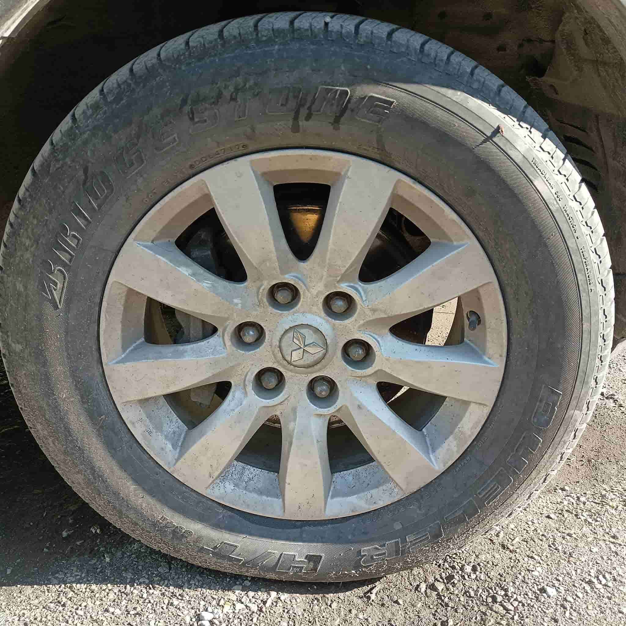 Mitsubishi Pajero autoveljed suverehvidega